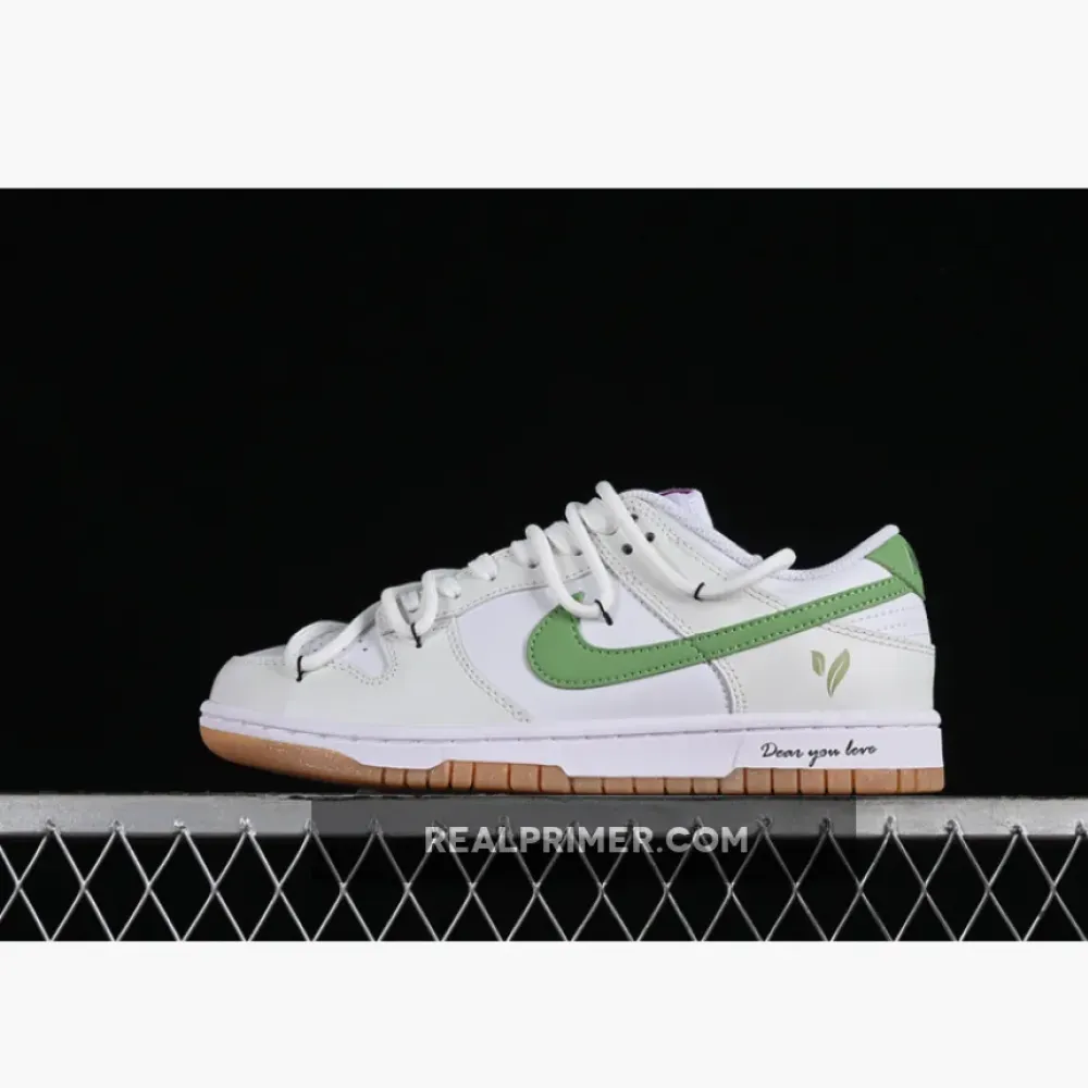 DUNK LOW SB WHITE/WHITE/STADIUM GREEN/FUCHSIA DREAM FD9922-151