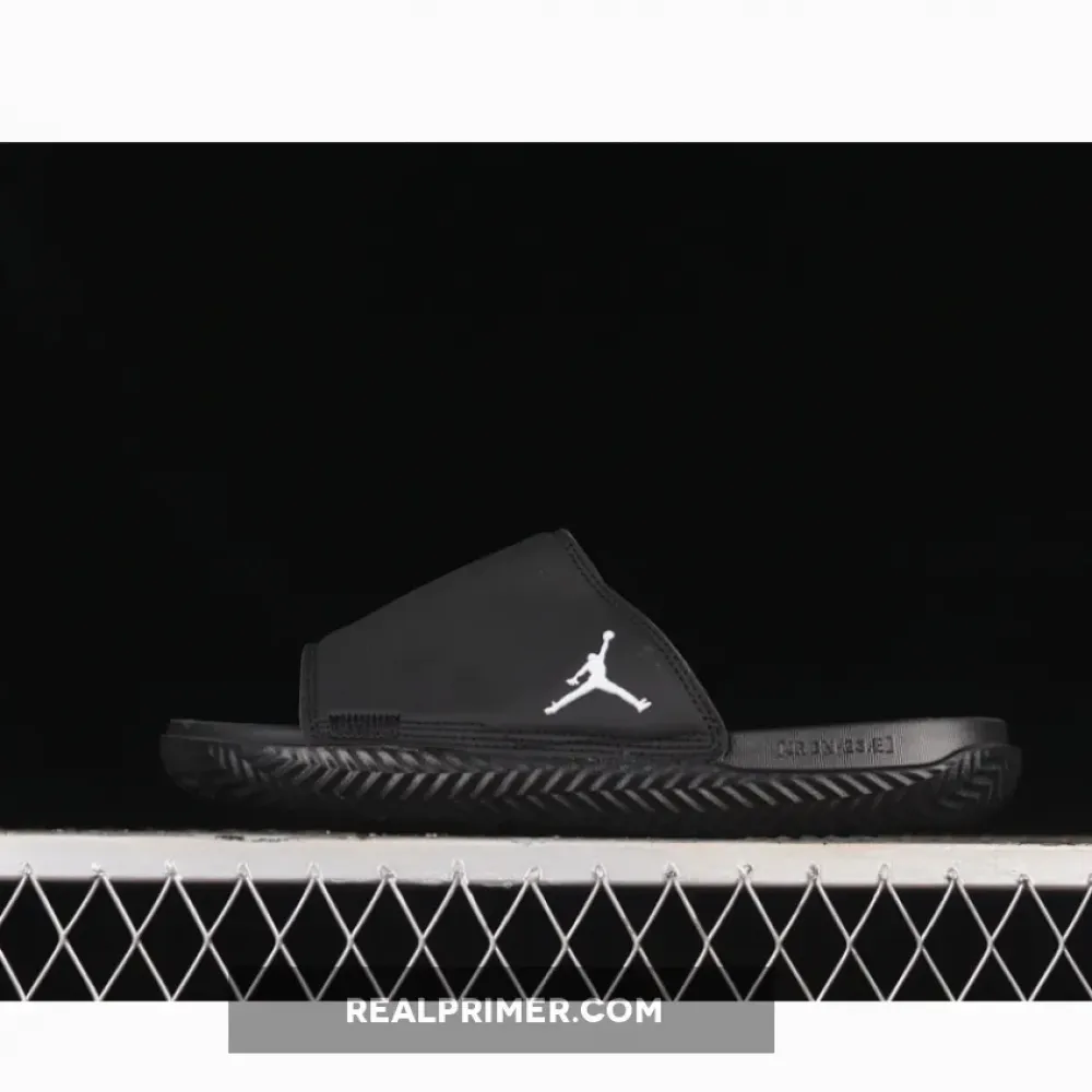 AIR JORDAN PLAY SLIDE BLACK/PHOTON DUST/OFF NOIR/UNIVERSITY RED DC9835-060