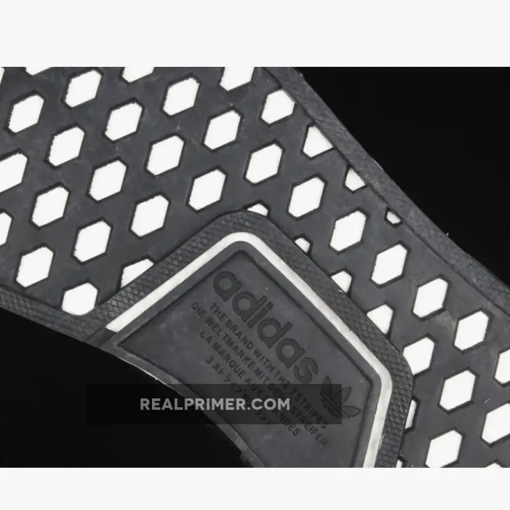 NMD_R1 REFINED SHOES CORE BLACK/CORE BLACK/CLOUD WHITE H02333