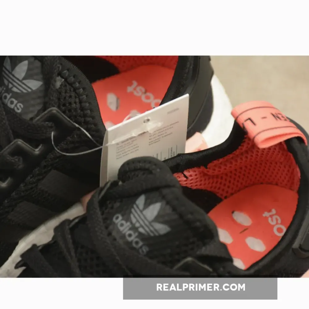 NMD R1 BOOST SYNTHETICS WMNS CORE BLACK/PEACH PINK S75234