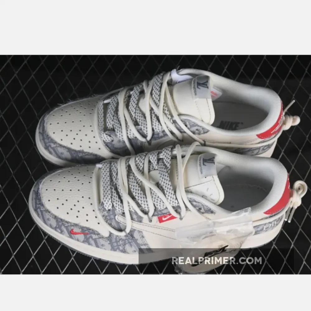 TRAVIS SCOTT X FRAGMENT DESIGN X AIR JORDAN 1 LOW OG SP WHITE/GREY/RED HT5088-602