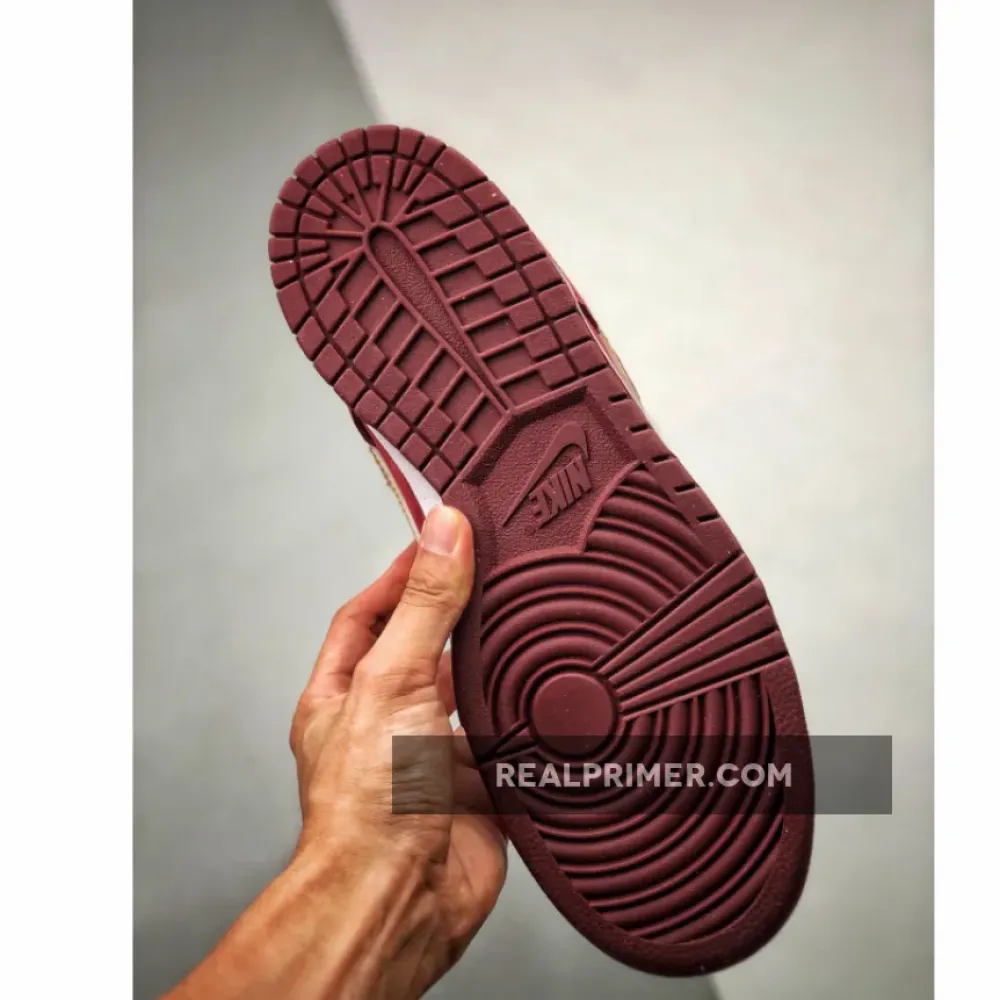 Nike SB Dunk Low Anchorman Metallic Gold/Team Red/White 304292-672