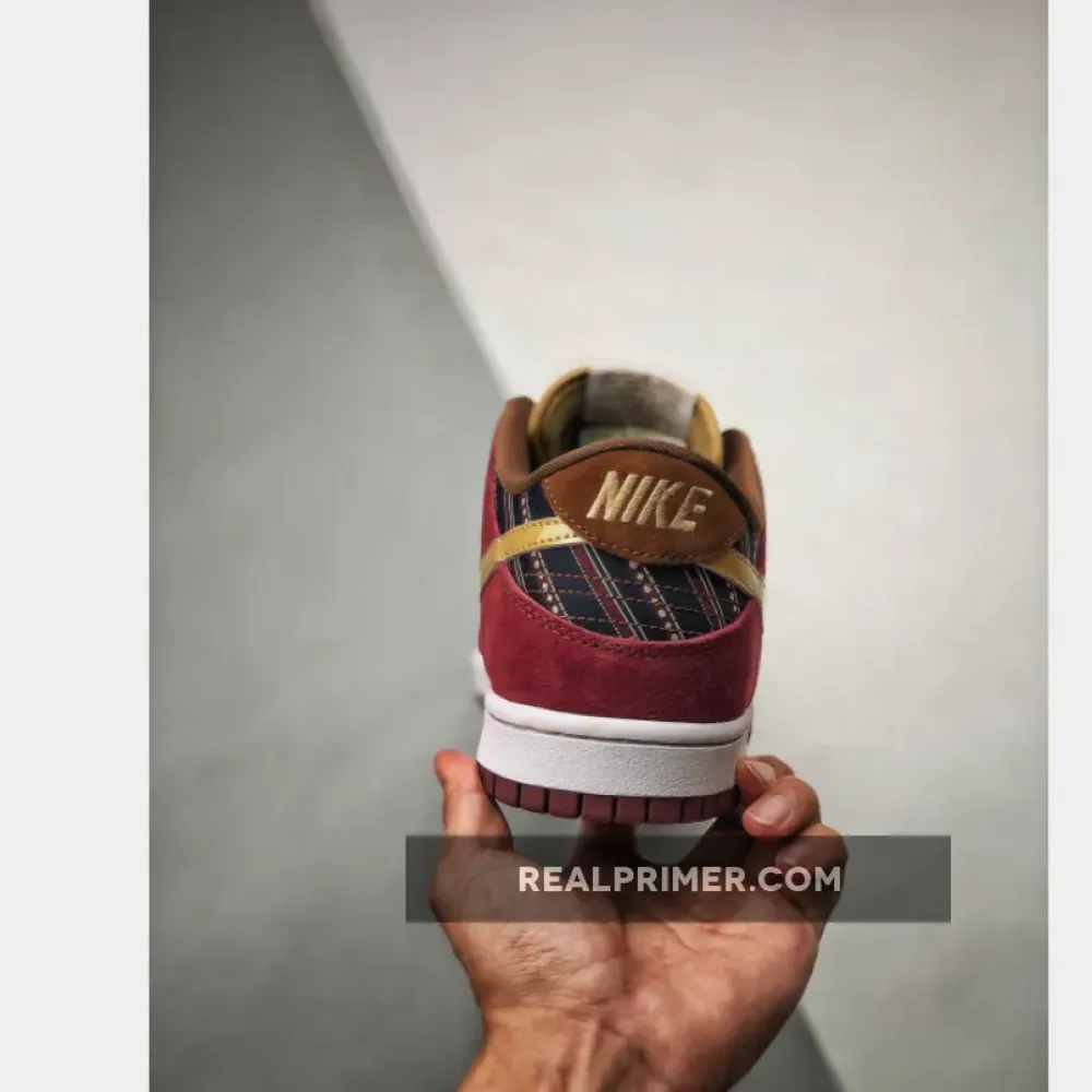 Nike SB Dunk Low Anchorman Metallic Gold/Team Red/White 304292-672