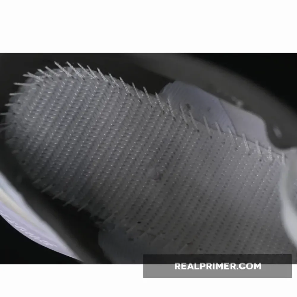 ADIZERO BOSTON 11 CRYSTAL WHITE/NIGHT METALLIC/LINEN GREEN GY8407