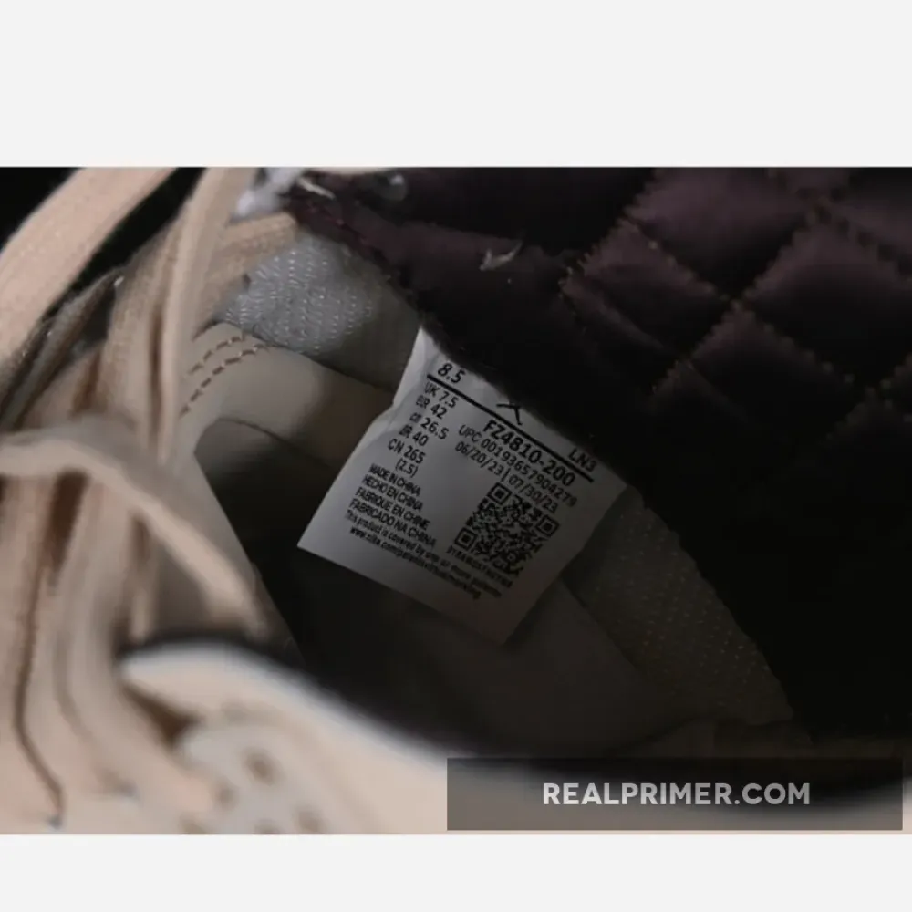 A MA MANIÉRE X WMNS JORDAN 4 RETRO FOSSIL STONE/METALLIC PEWTER/BURGUNDY CRUSH FZ4810-200