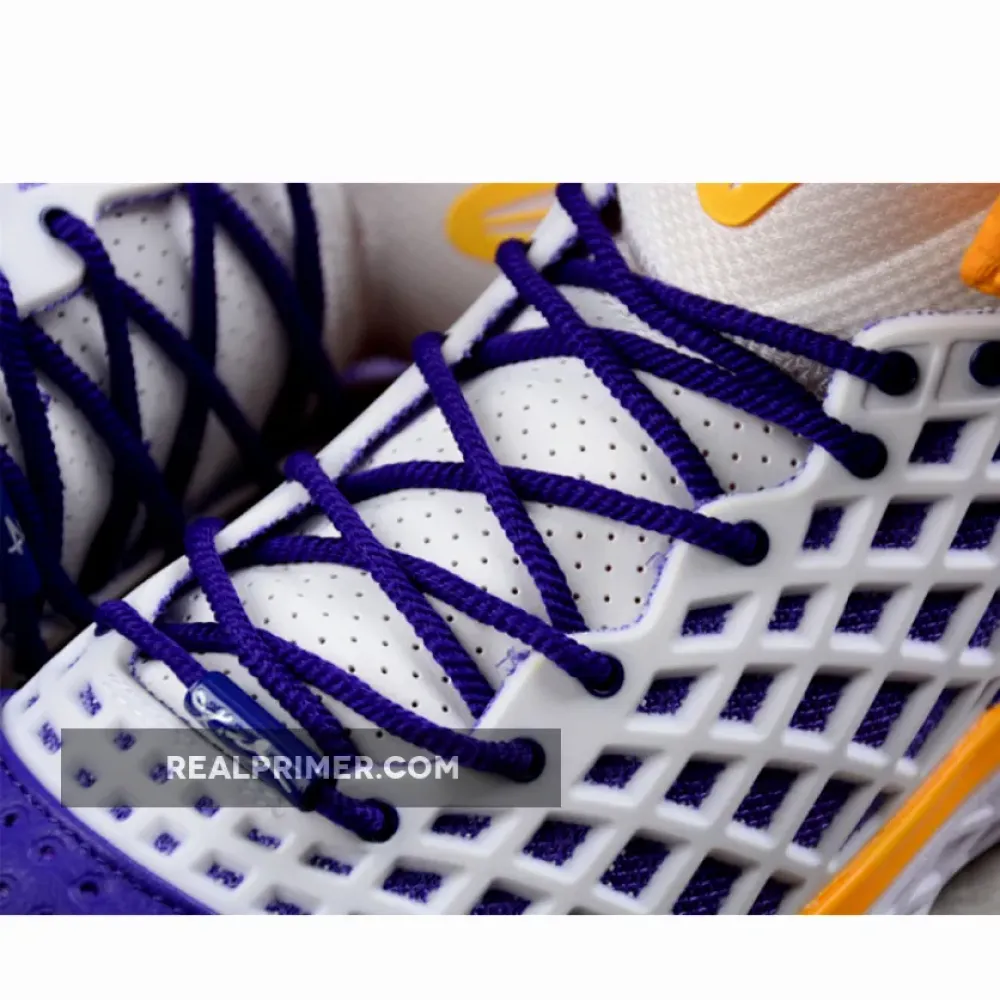 ZOOM KOBE III 3 SL PROTRO MVP WHITE/PURPLE/GOLD 308090-151