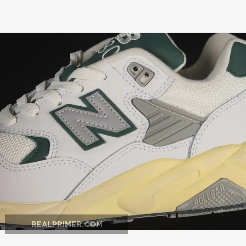 580 RUNNING SHOES WHITE/NIGHTWATCH GREEN/SEA SALT MT580RCA