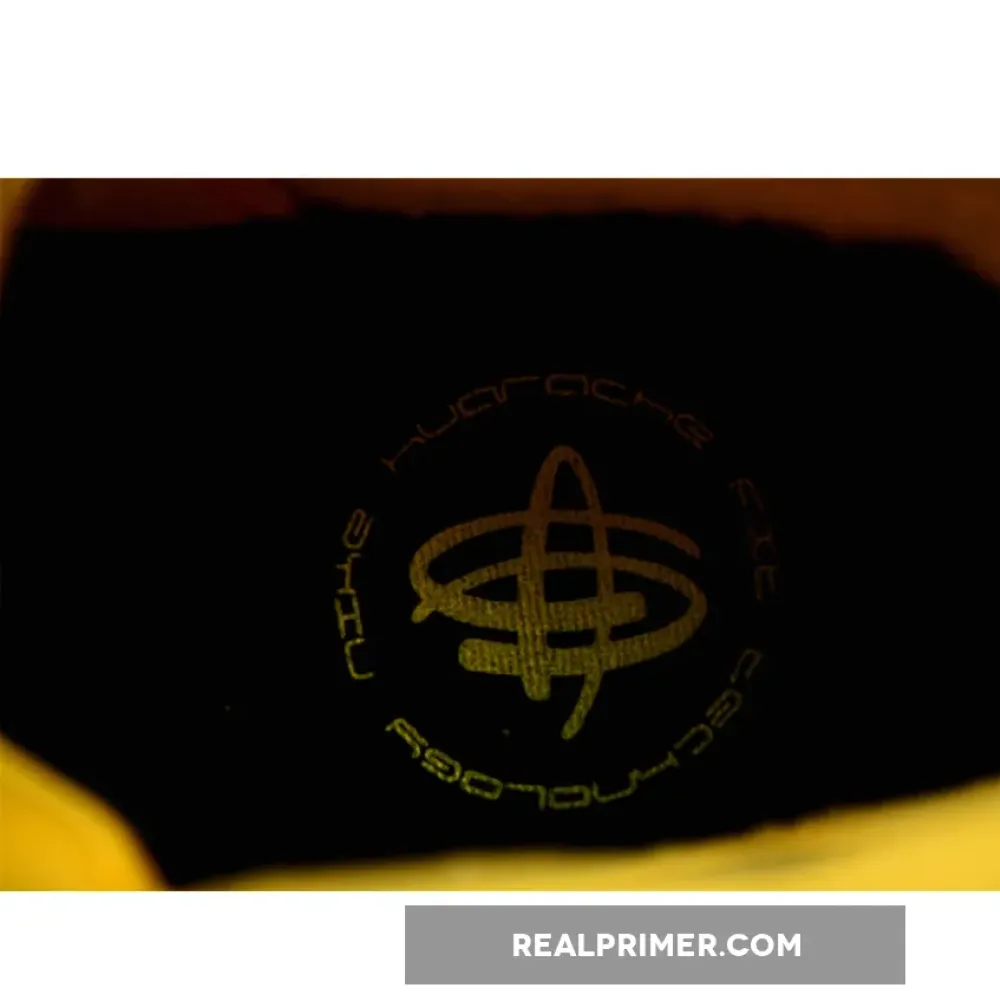 AIR ZOOM HUARACHE 2K4 BLACK/VARSITY MAIZE-WHITE 308475-100