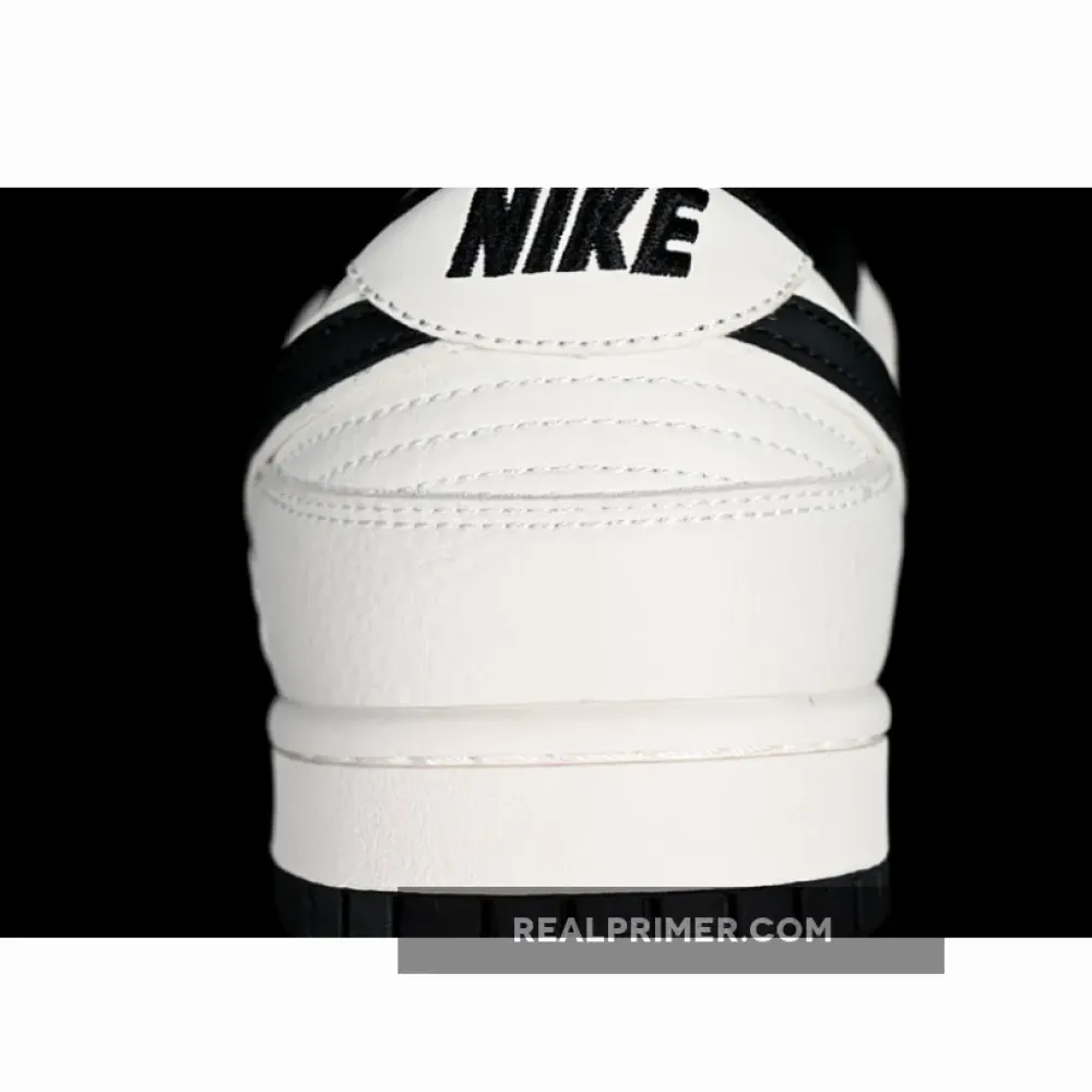DUNK LOW SB WHITE/BLACK XD1688-015