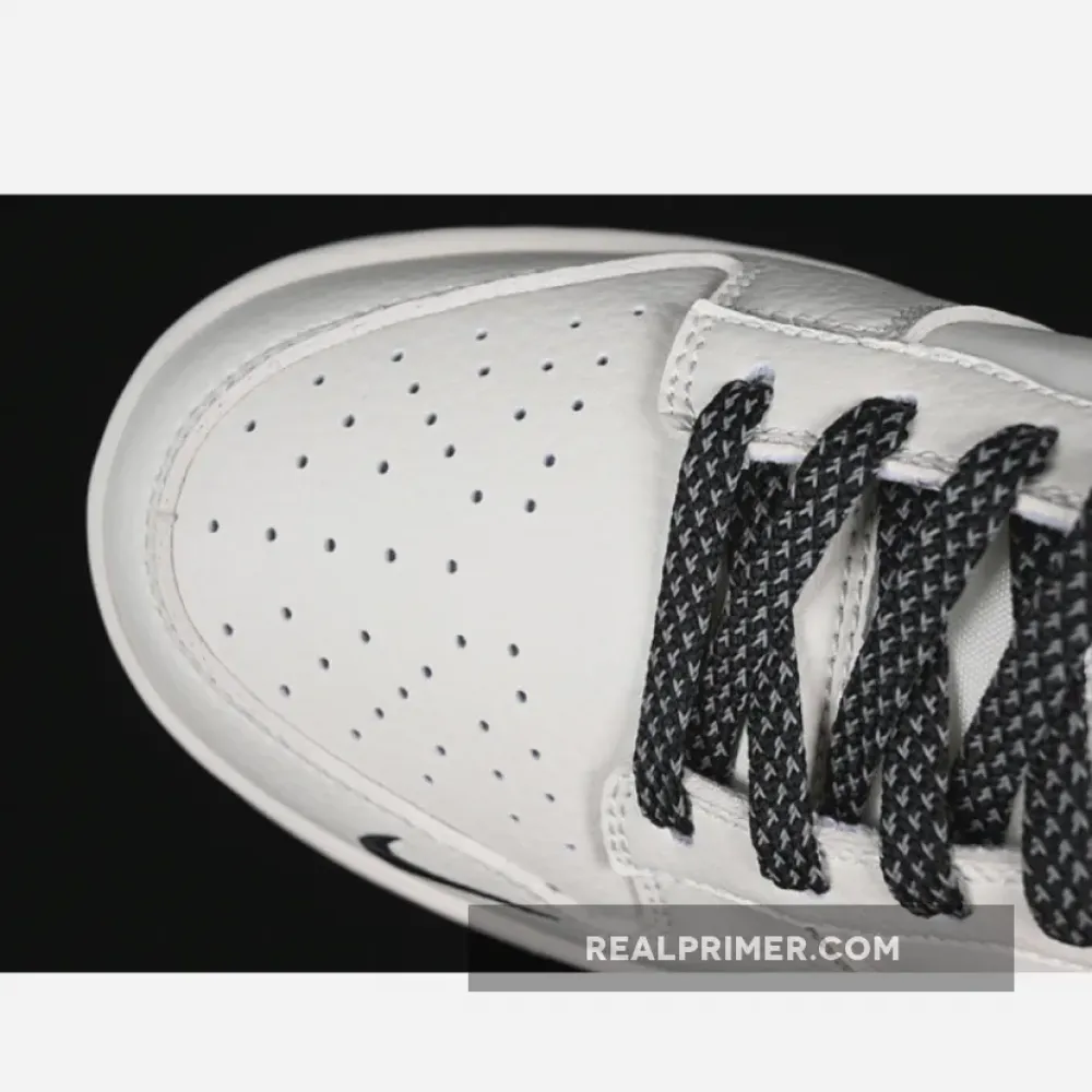 DUNK LOW SB WHITE/BLACK XD1688-015