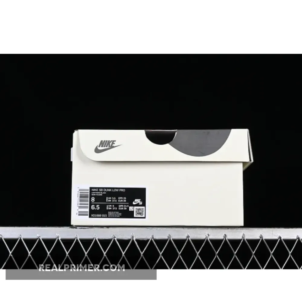 DUNK LOW SB WHITE/BLACK XD1688-015