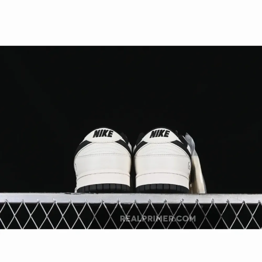 DUNK LOW SB WHITE/BLACK XD1688-015