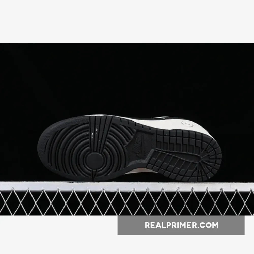 DUNK LOW SB WHITE/BLACK XD1688-015