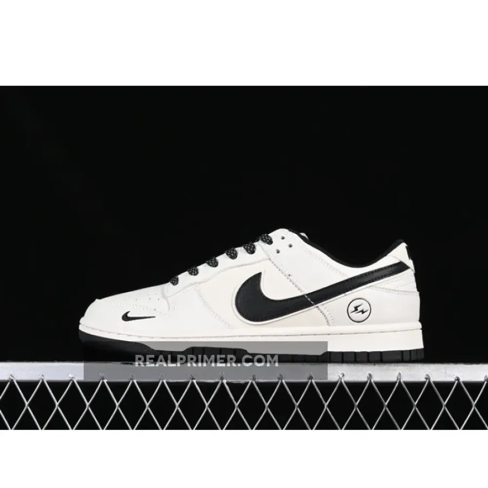 DUNK LOW SB WHITE/BLACK XD1688-015