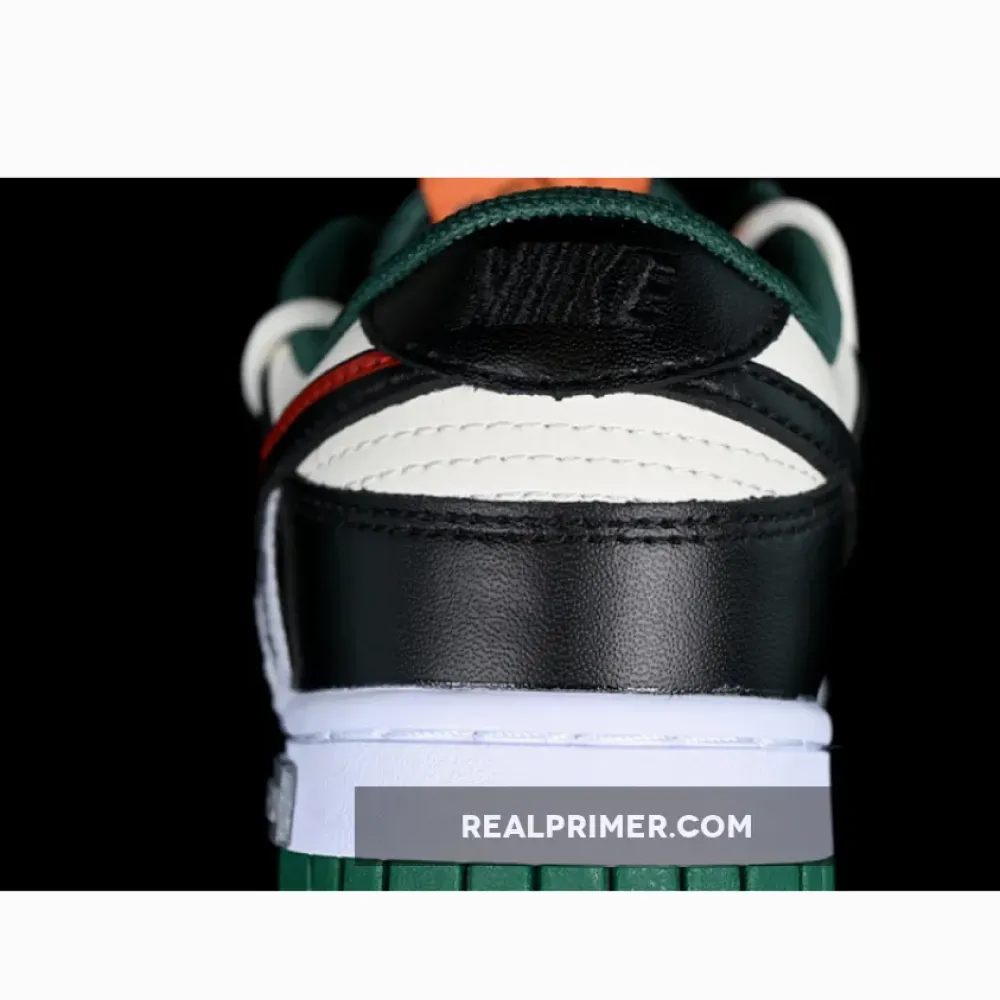DUNK LOW SB WHITE/BLACK/GREEN/RED DD1391-300