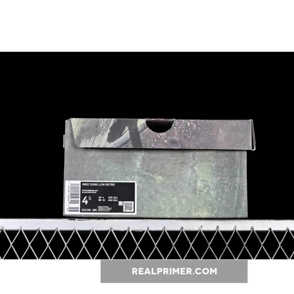 DUNK LOW SB WHITE/BLACK/GREEN/RED DD1391-300