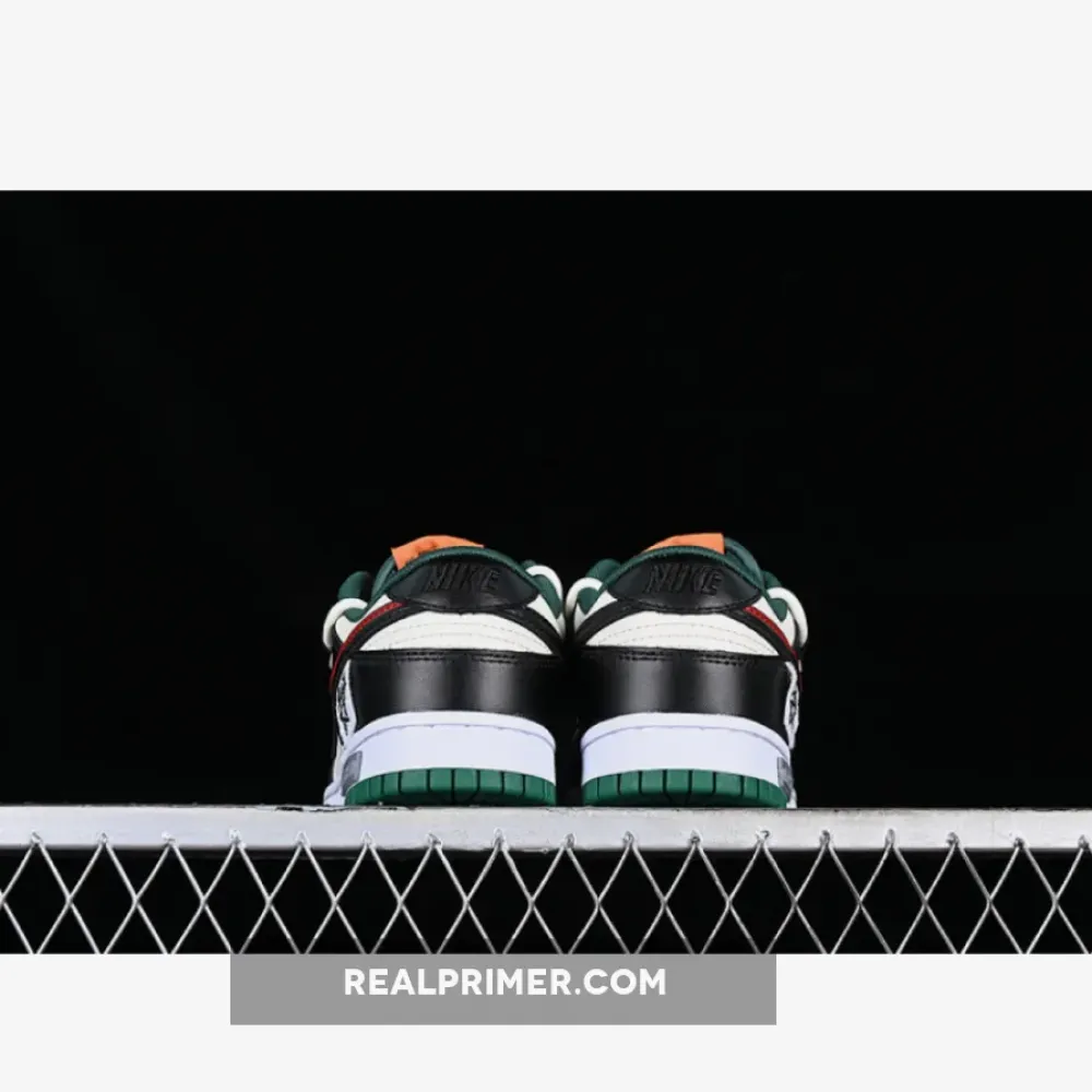 DUNK LOW SB WHITE/BLACK/GREEN/RED DD1391-300