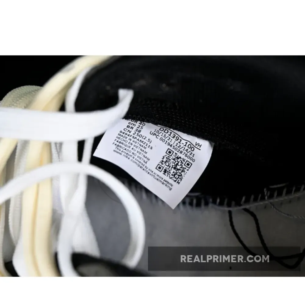 DUNK LOW SB WHITE/BLACK DD1391-100