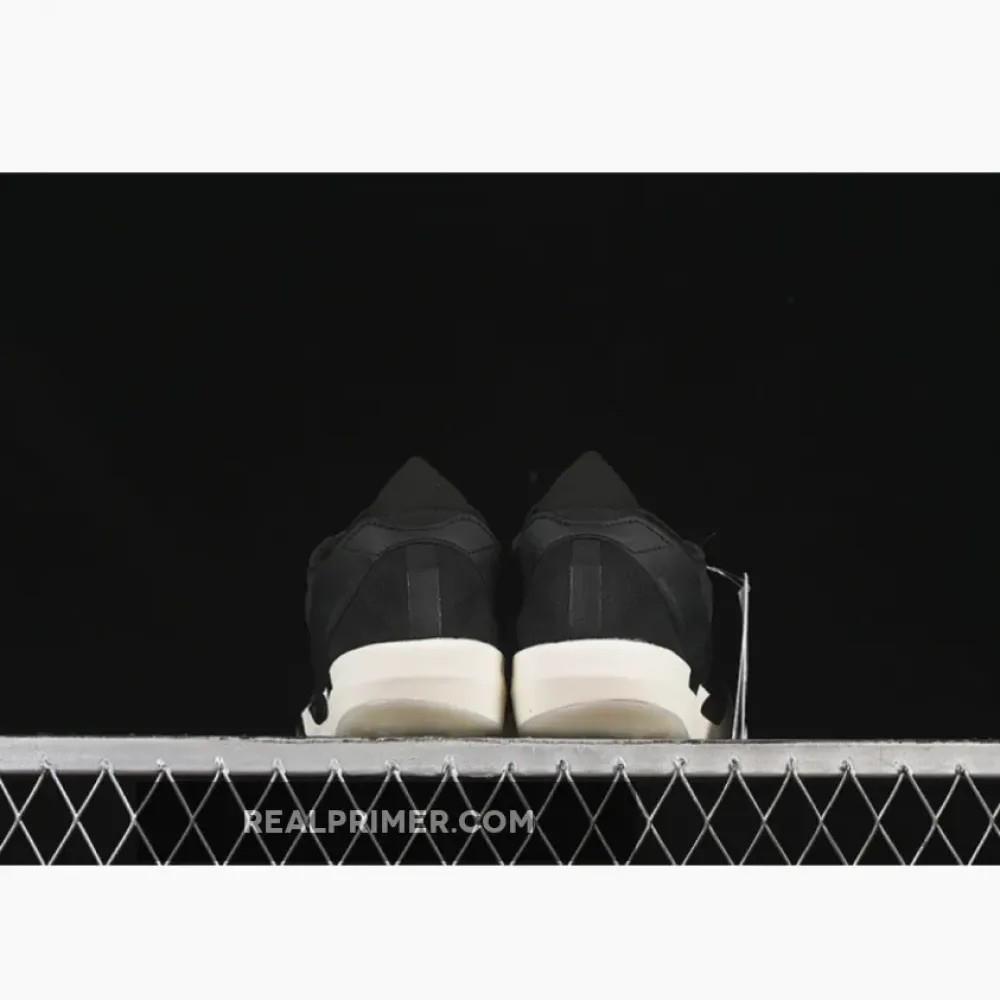 ADIOS 9 M BLACK/WHITE IH5751