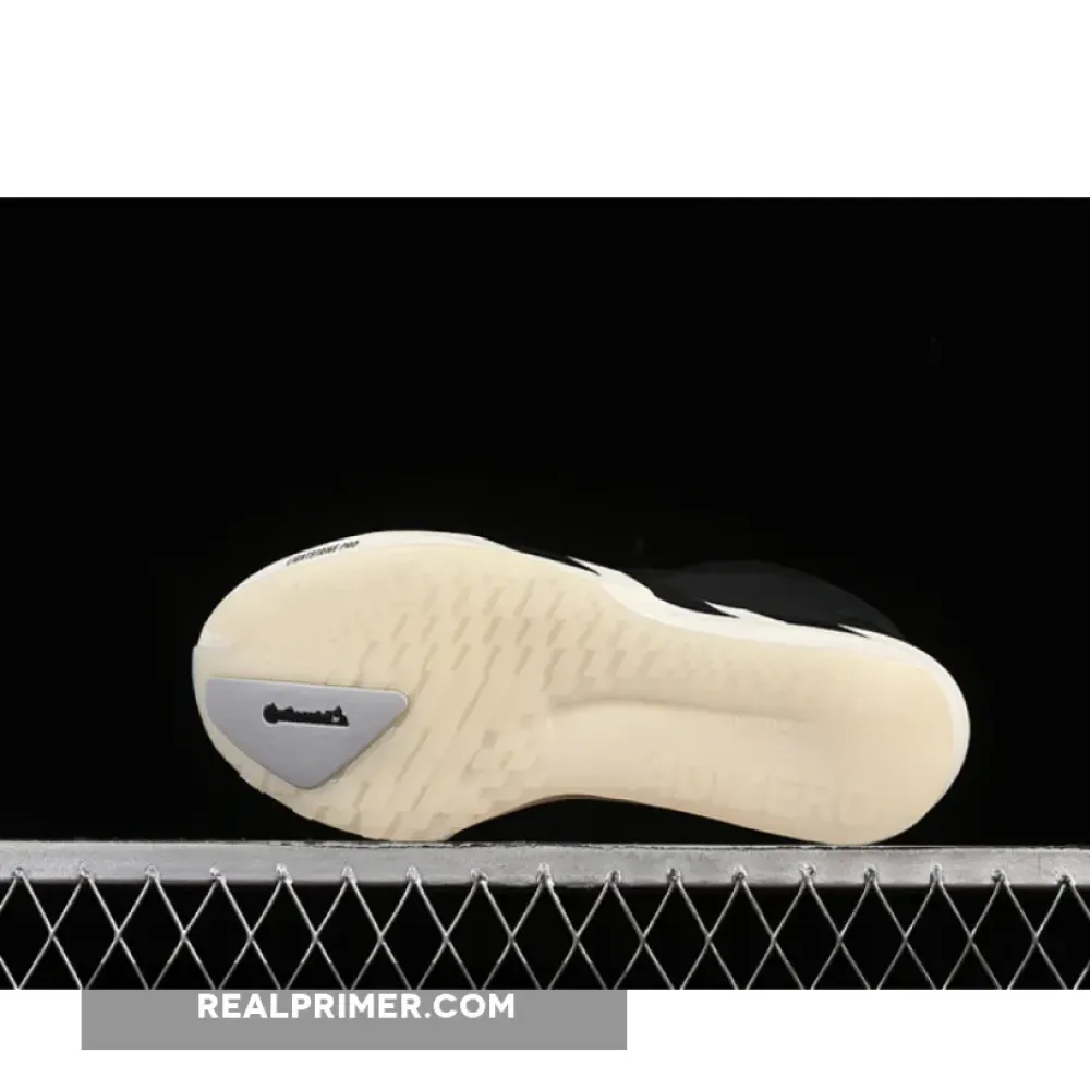 ADIOS 9 M BLACK/WHITE IH5751