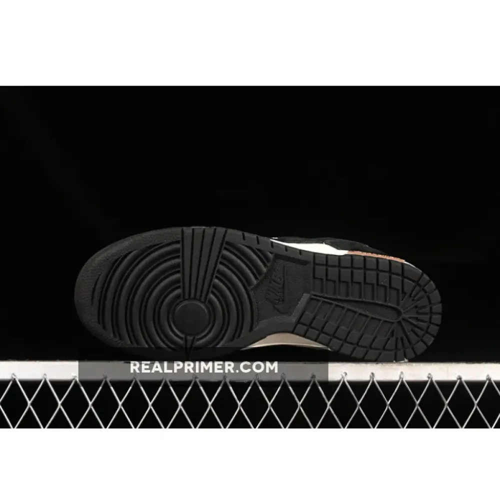 SB DUNK LOW L*V WHITE/BLACK/BROWN FC1688-147