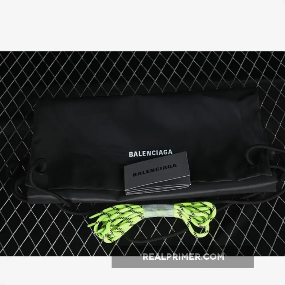 BA*LEN*CIAGA TRIPLE S 3 0 YELLOW W3GN50210