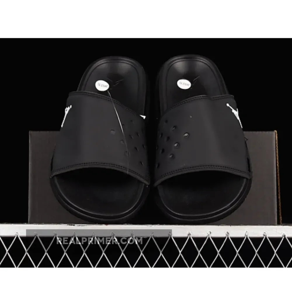 AIR JORDAN PLAY SLIDE BLACK/PHOTON DUST/OFF NOIR/UNIVERSITY RED DC9835-060