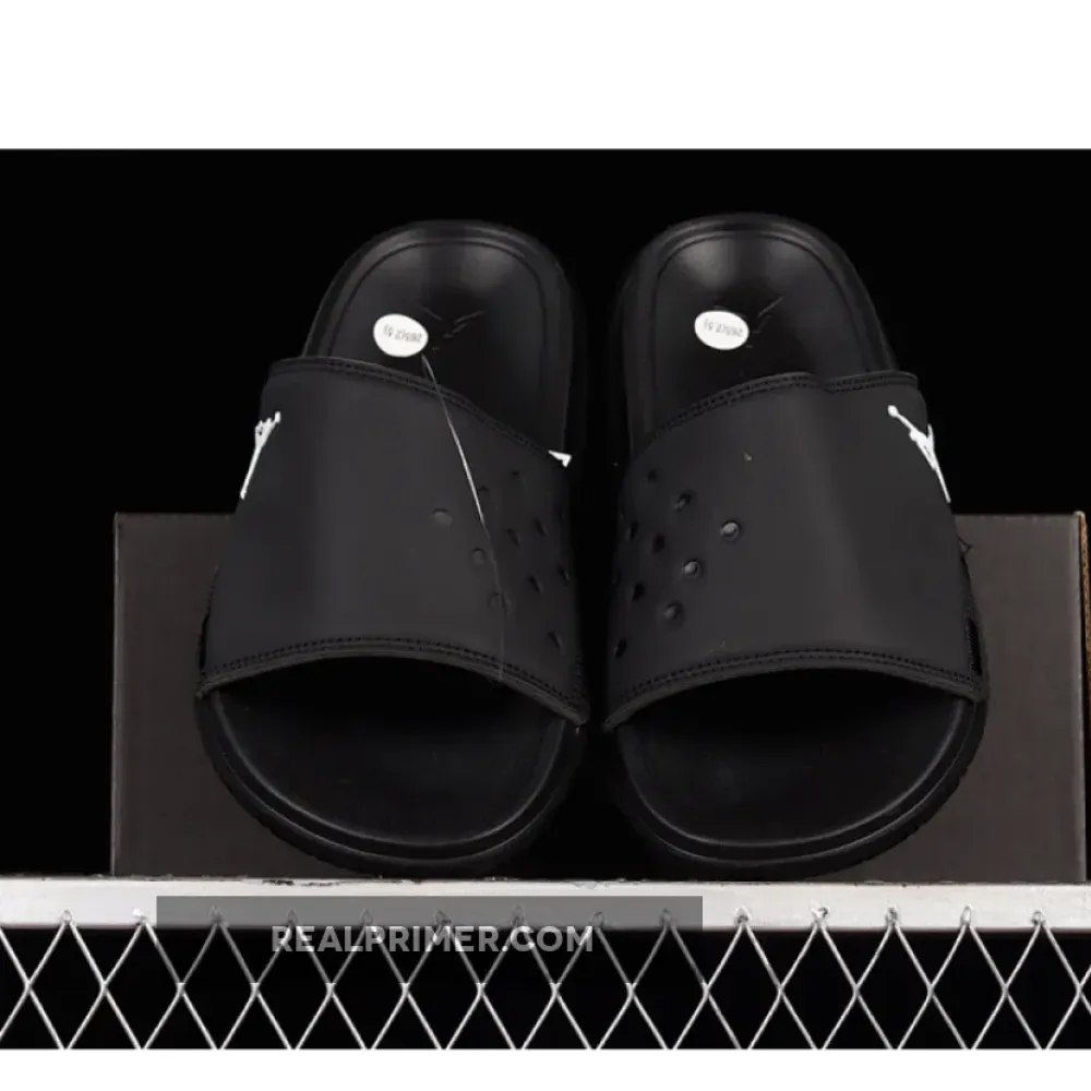 AIR JORDAN PLAY SLIDE BLACK/PHOTON DUST/OFF NOIR/UNIVERSITY RED DC9835-060