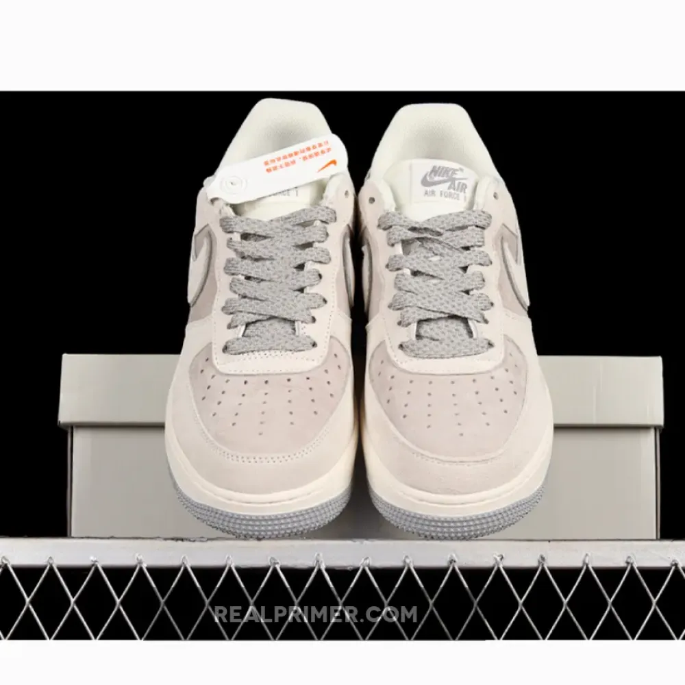 AIR FORCE 1 07 LOW FOUR HORSEMEN PE BEIGE/LIGHT GREY/WHITE DZ3696-005