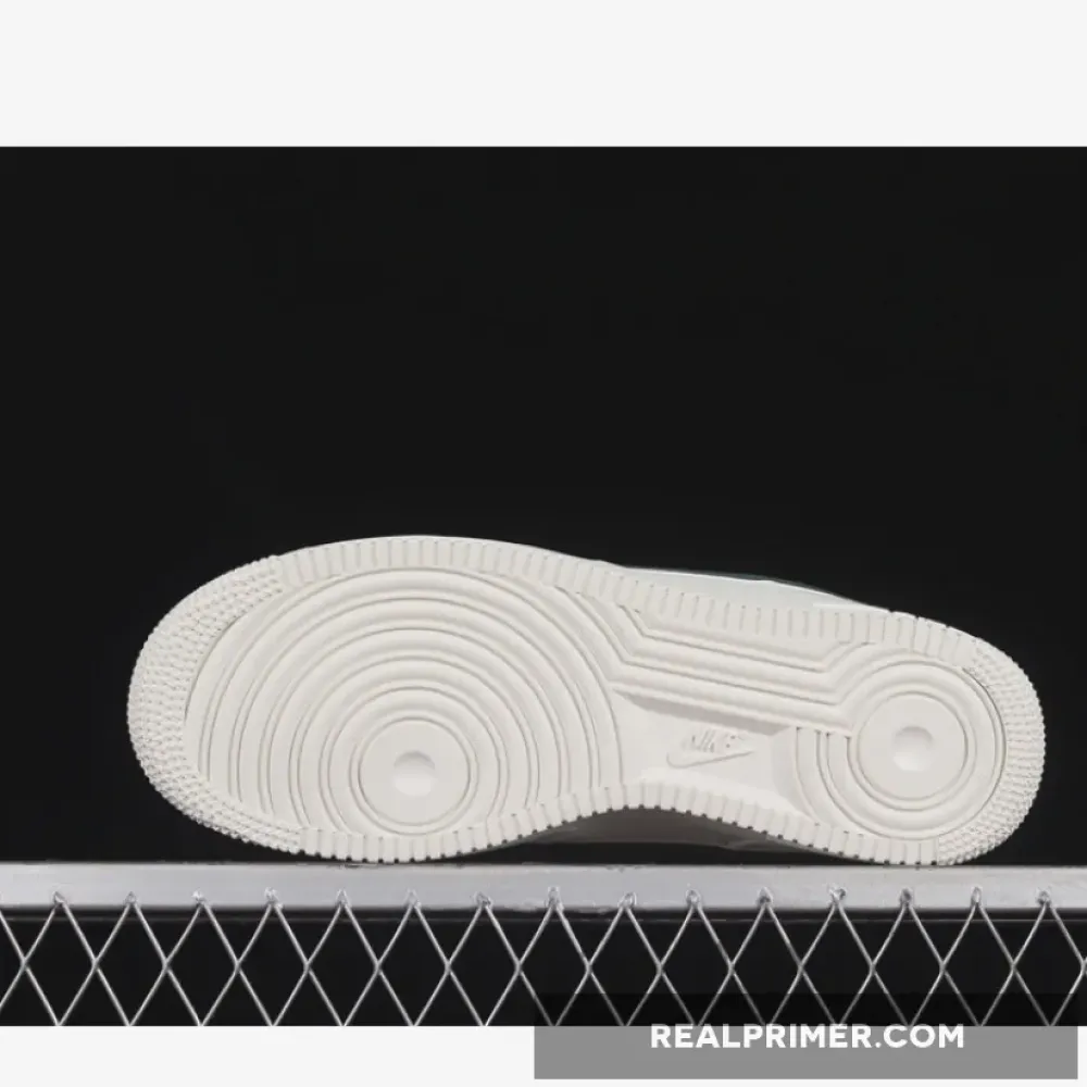 AIR FORCE 1 LOW 07 WHITE/DARK GREEN/GOLD MN5696-309
