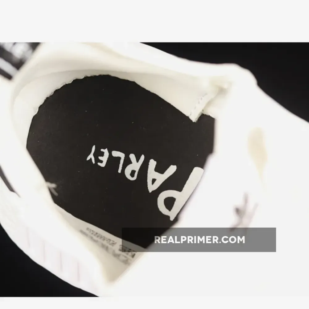 NMD_R1 SHOES CLOUD WHITE/CLOUD WHITE/CORE BLACK GY6067