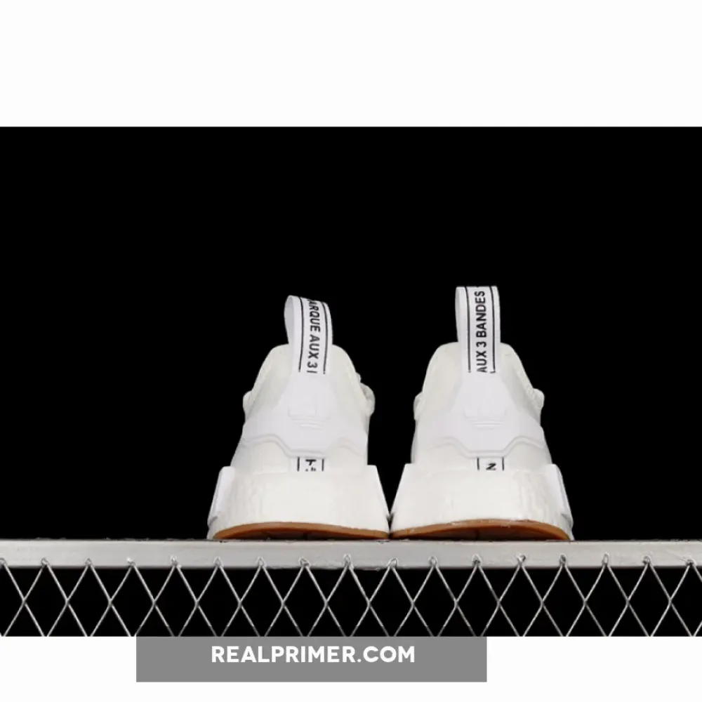 NMD_R1 PRIMEBLUE SHOES CLOUD WHITE/CLOUD WHITE/GUM GZ9260