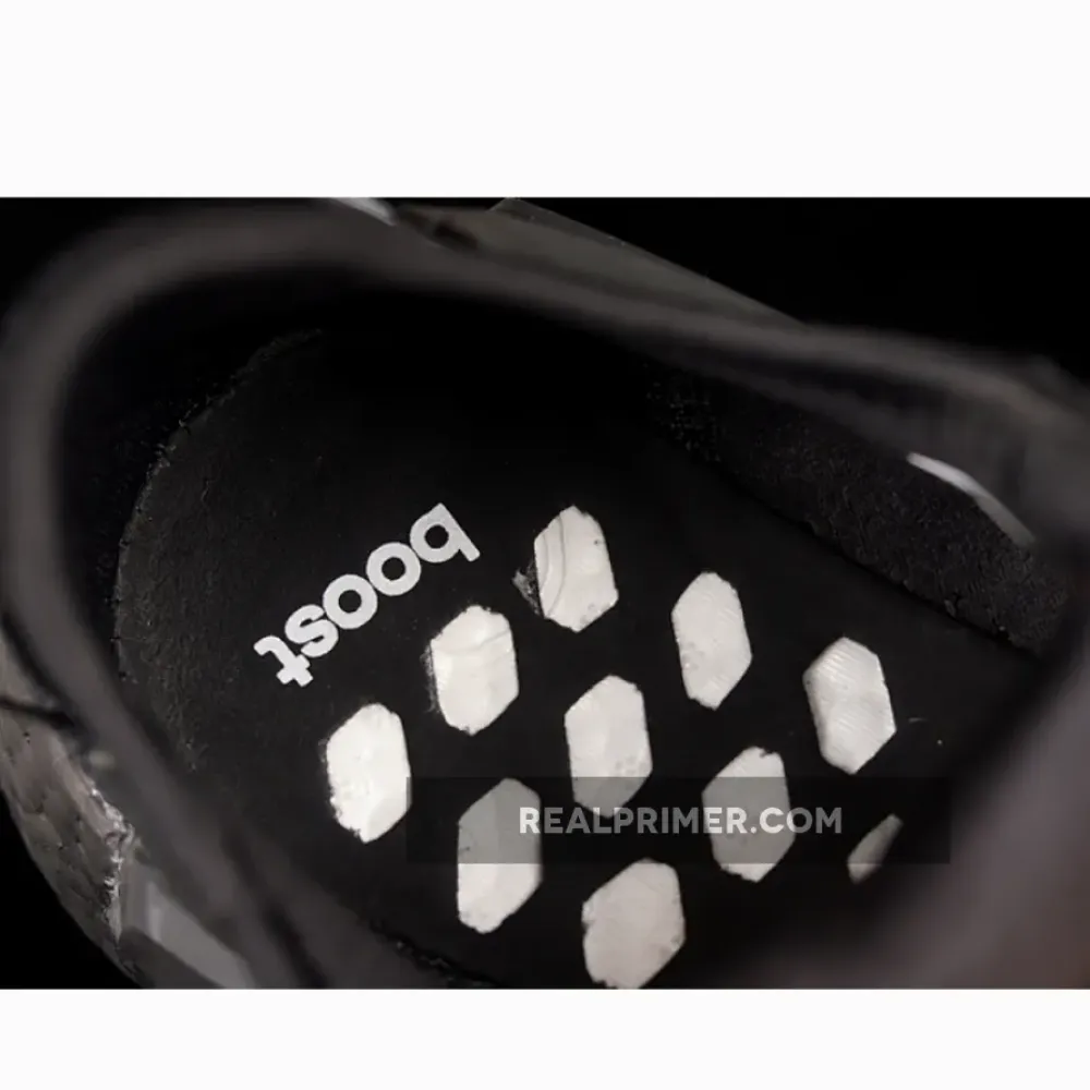 NMD_R1 V2 CORE BLACK/CORE BLACK/RED H01589