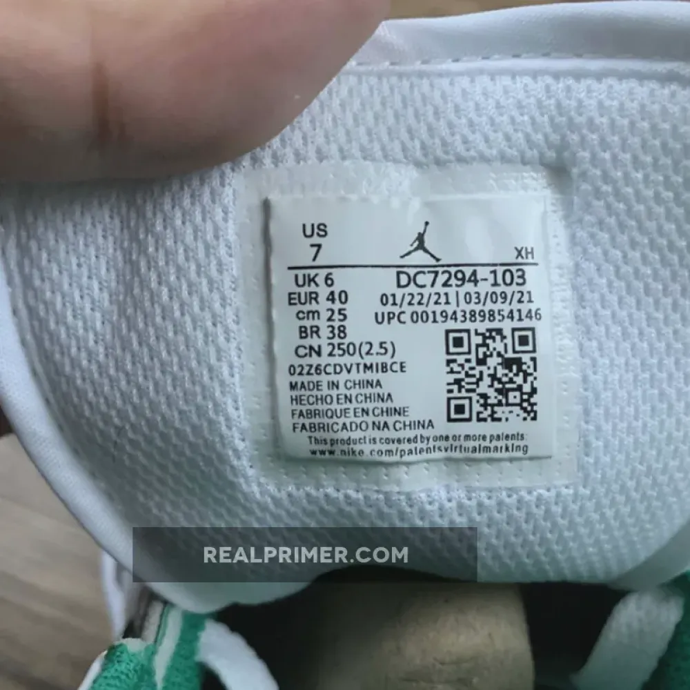 AIR JORDAN 1 MID SE WHITE/LIGHT SMOKE GREY/PINE GREEN DC7294-103