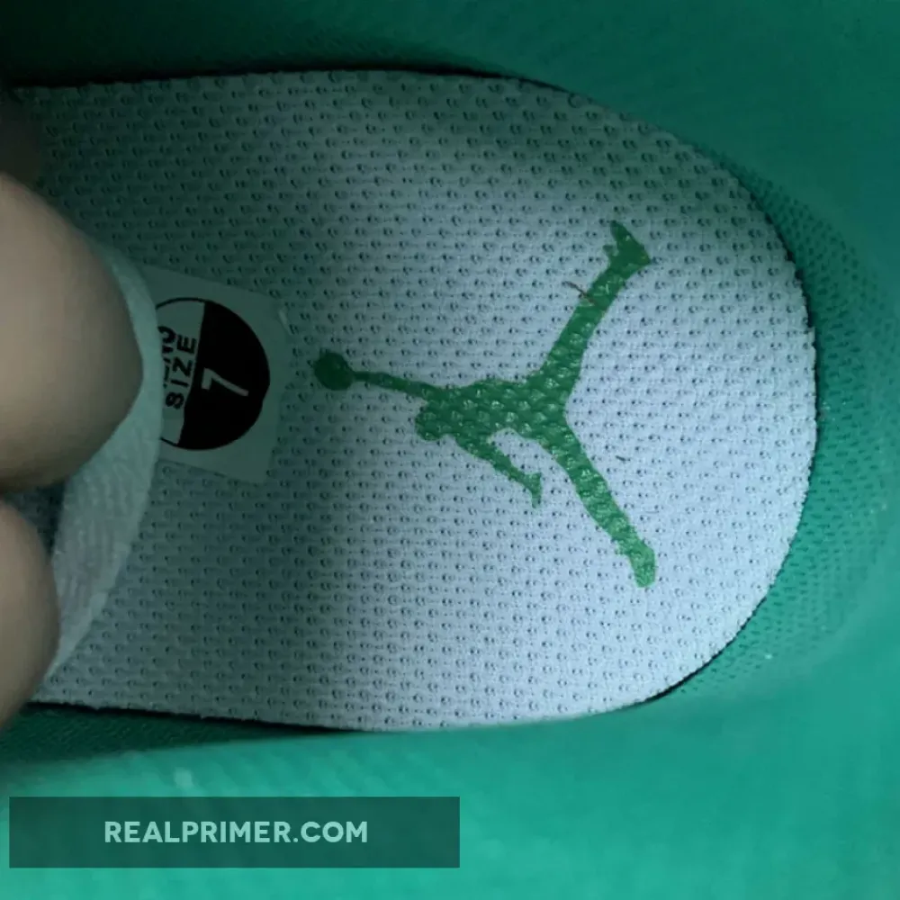 AIR JORDAN 1 MID SE WHITE/LIGHT SMOKE GREY/PINE GREEN DC7294-103