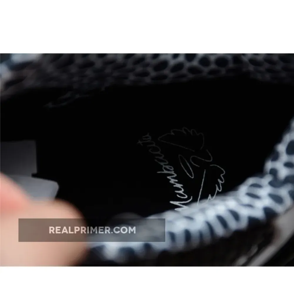 KOBE 6 PROTRO MAMBACITA BLACK/WHITE-METALLIC GOLD CW2190-002