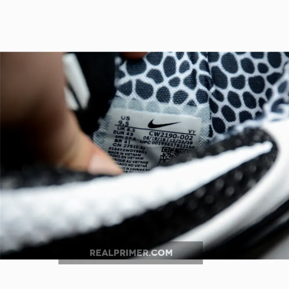 KOBE 6 PROTRO MAMBACITA BLACK/WHITE-METALLIC GOLD CW2190-002