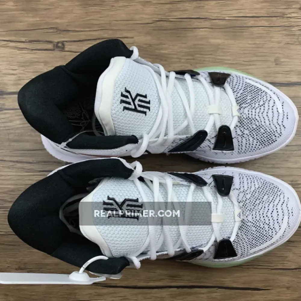 KYRIE 7 EP HIP HOP WHITE/BLACK/GLOW/HYPER ROYAL CQ9327-100