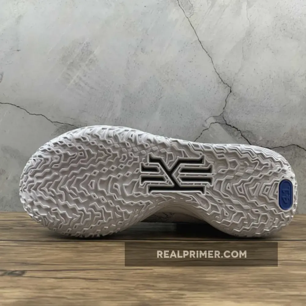 KYRIE 7 EP HIP HOP WHITE/BLACK/GLOW/HYPER ROYAL CQ9327-100