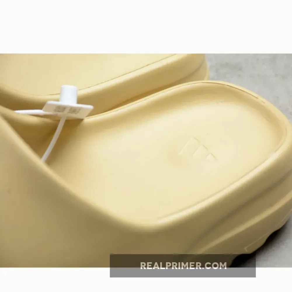 YEEZY SLIDES DESERT SAND DESERT SAND/DESERT SAND/DESERT SAND FW6344