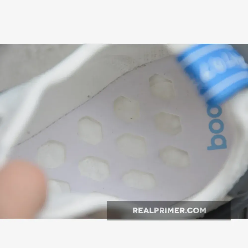 NMD R1 SHOES CLOUD WHITE/CORE BLACK/BLUE B8304