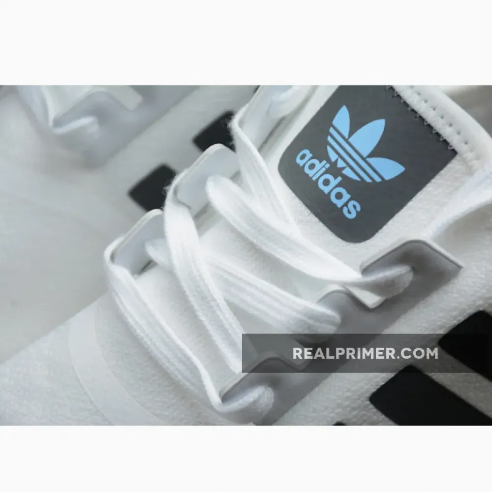 NMD R1 SHOES CLOUD WHITE/CORE BLACK/BLUE B8304