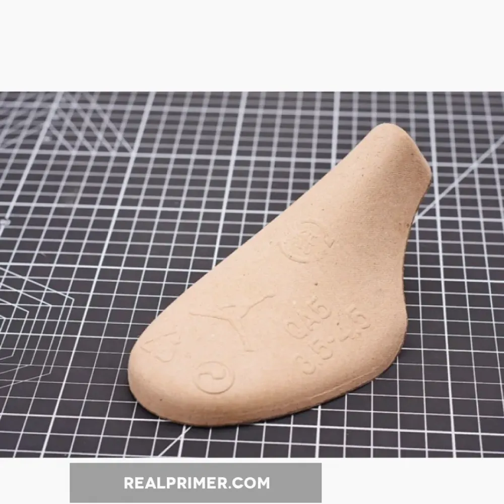 AIR JORDAN 1 RETRO HIGH GS BLACK/CRIMSON TINT-WHITE 575441-081