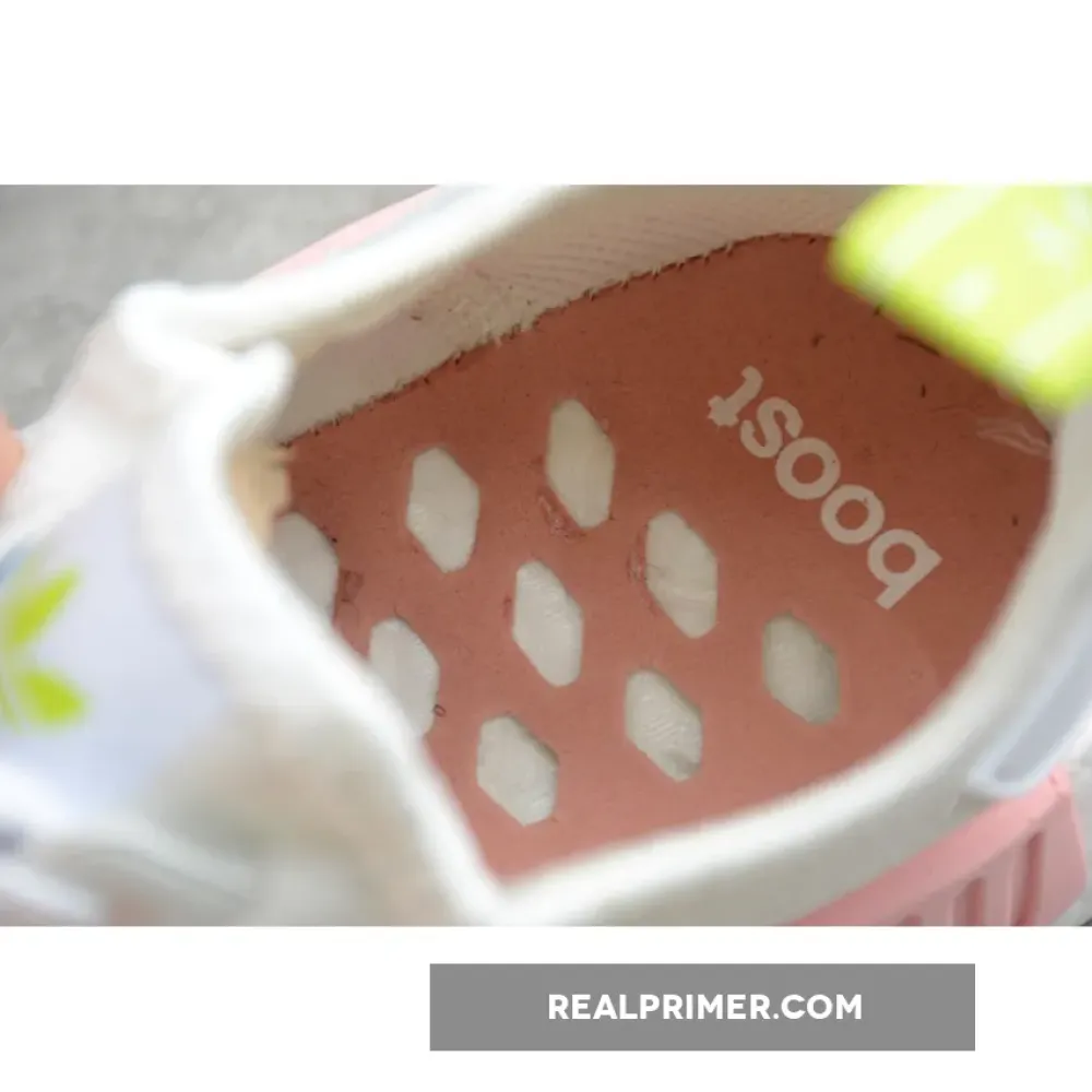 NMD_R1 SHOES CLOUD WHITE/GREEN/PINK FX0106
