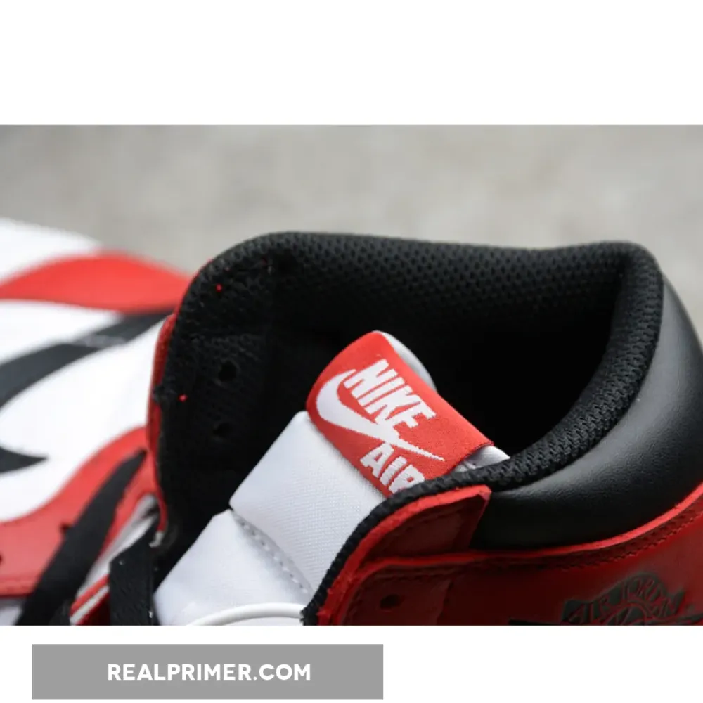 CJ AIR JORDAN 1 RETRO HIGH OG CHICAGO WHITE/BLACK-VARSITY RED 555088-101