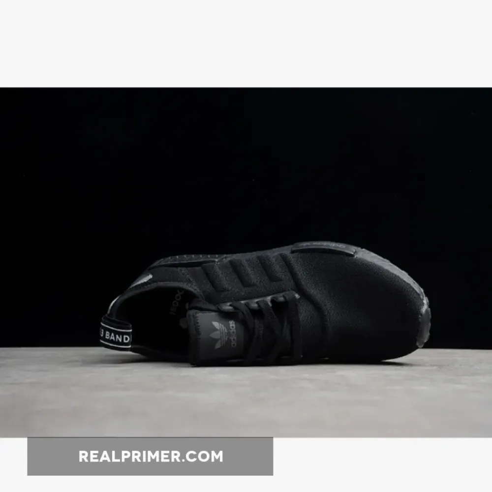 NMD_R1 SHOES CORE BLACK/CORE BLACK/CLOUD WHITE BD7745