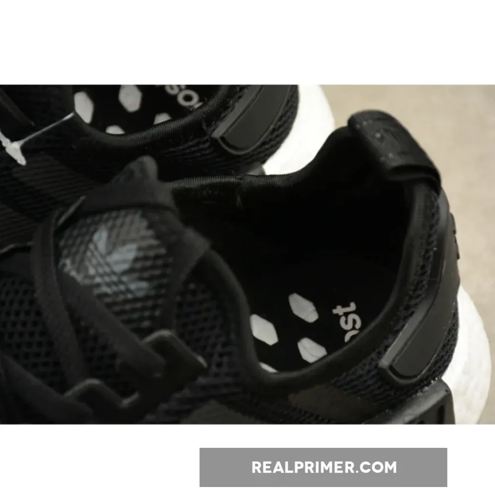NMD R1 BOOST SYNTHETICS/BLACK/BLACK/WHITE S79165