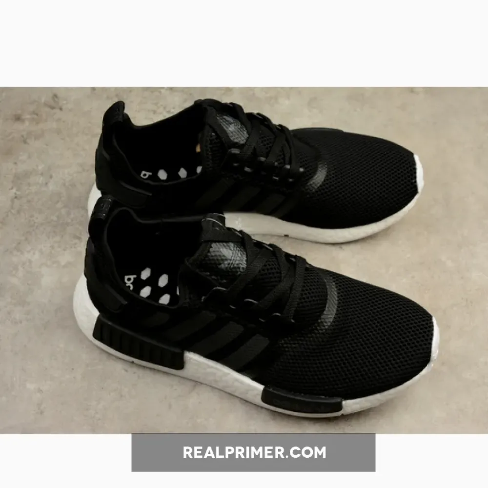 NMD R1 BOOST SYNTHETICS/BLACK/BLACK/WHITE S79165