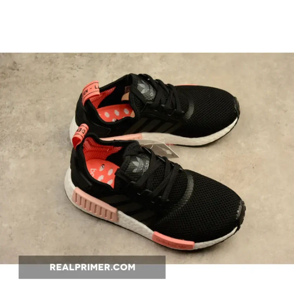 NMD R1 BOOST SYNTHETICS WMNS CORE BLACK/PEACH PINK S75234