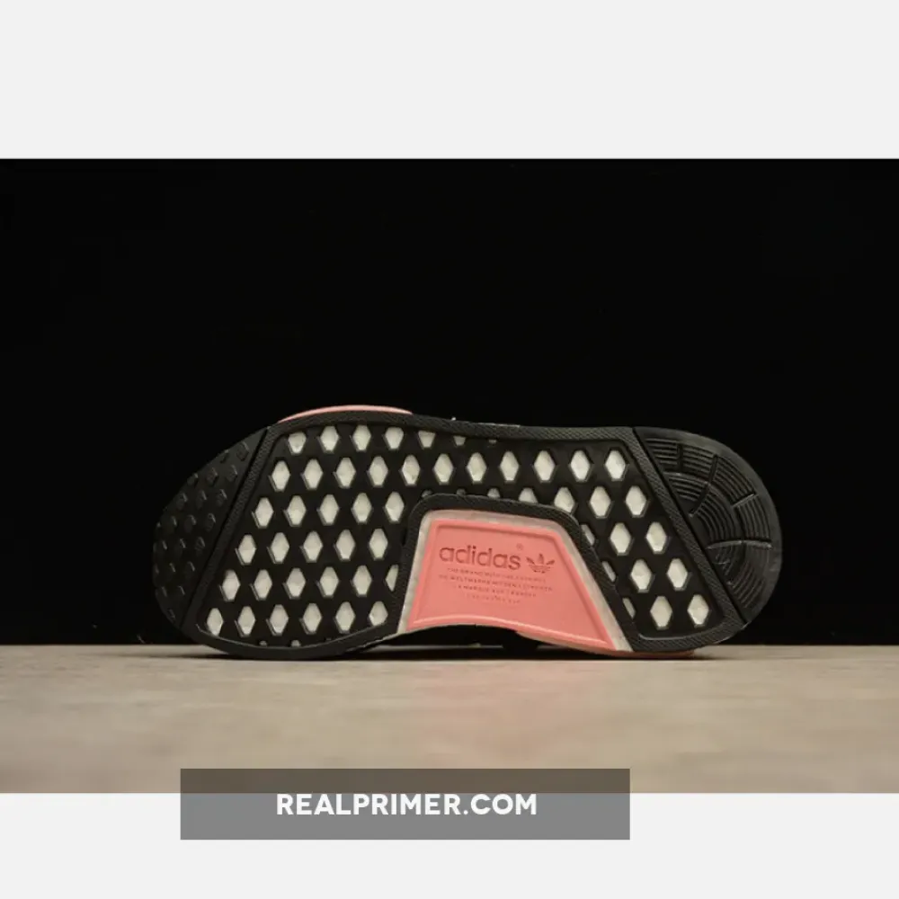 NMD R1 BOOST SYNTHETICS WMNS CORE BLACK/PEACH PINK S75234